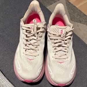 Women's Hokas Clifton 10